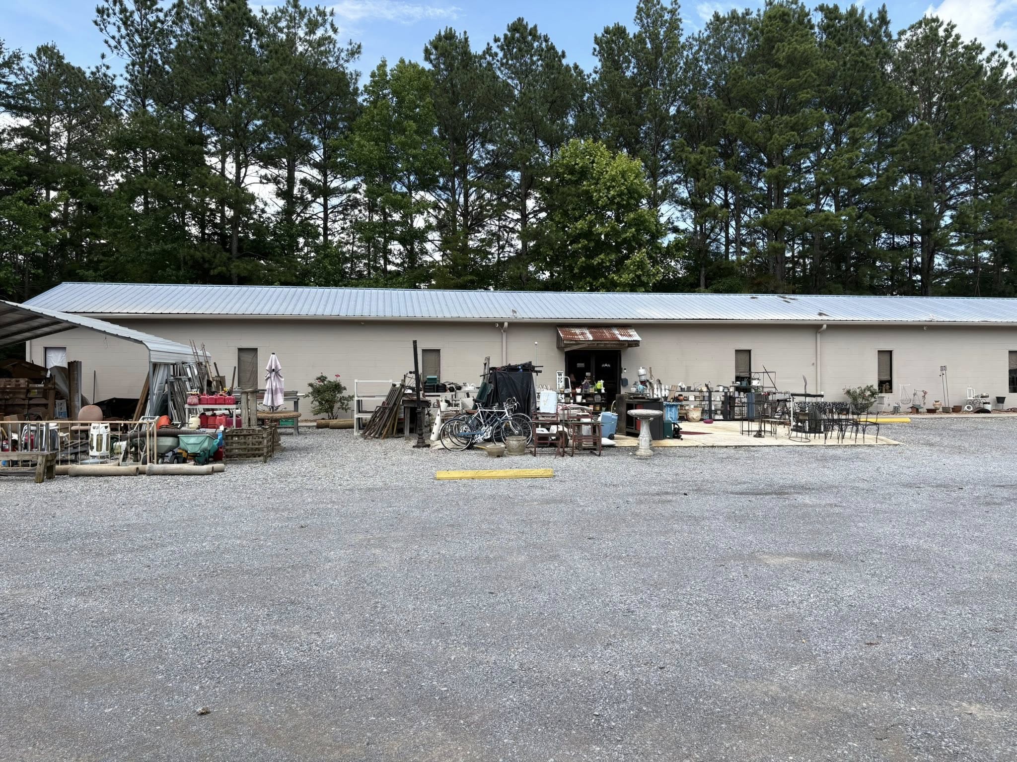 The Vintiques storefront in Cleveland, Tennessee
